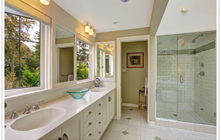 滑動(dòng)淋浴門(mén)與旋轉(zhuǎn)淋浴門(mén)對(duì)比